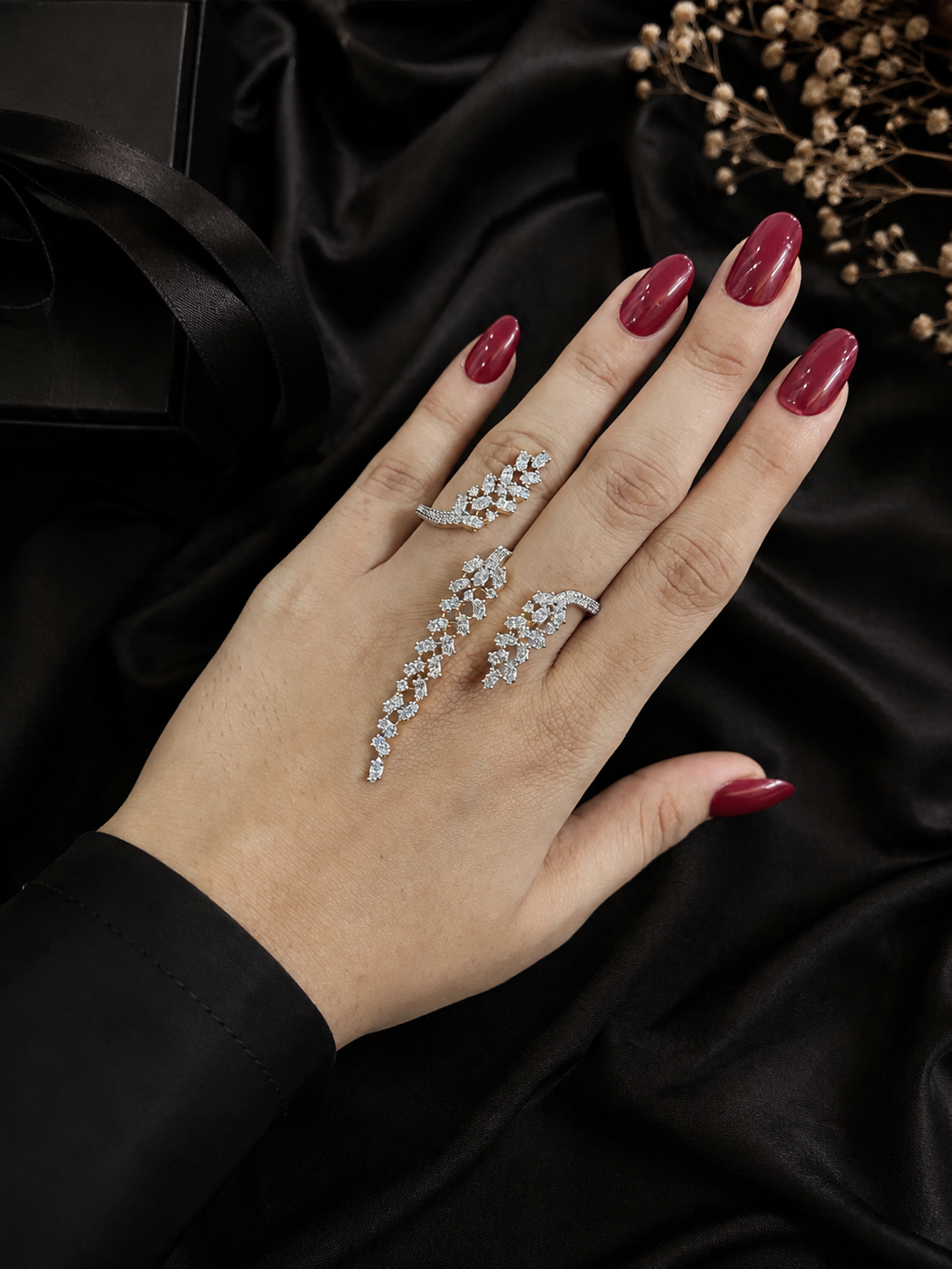 2 FINGER LONG LEAF DIAMOND RING