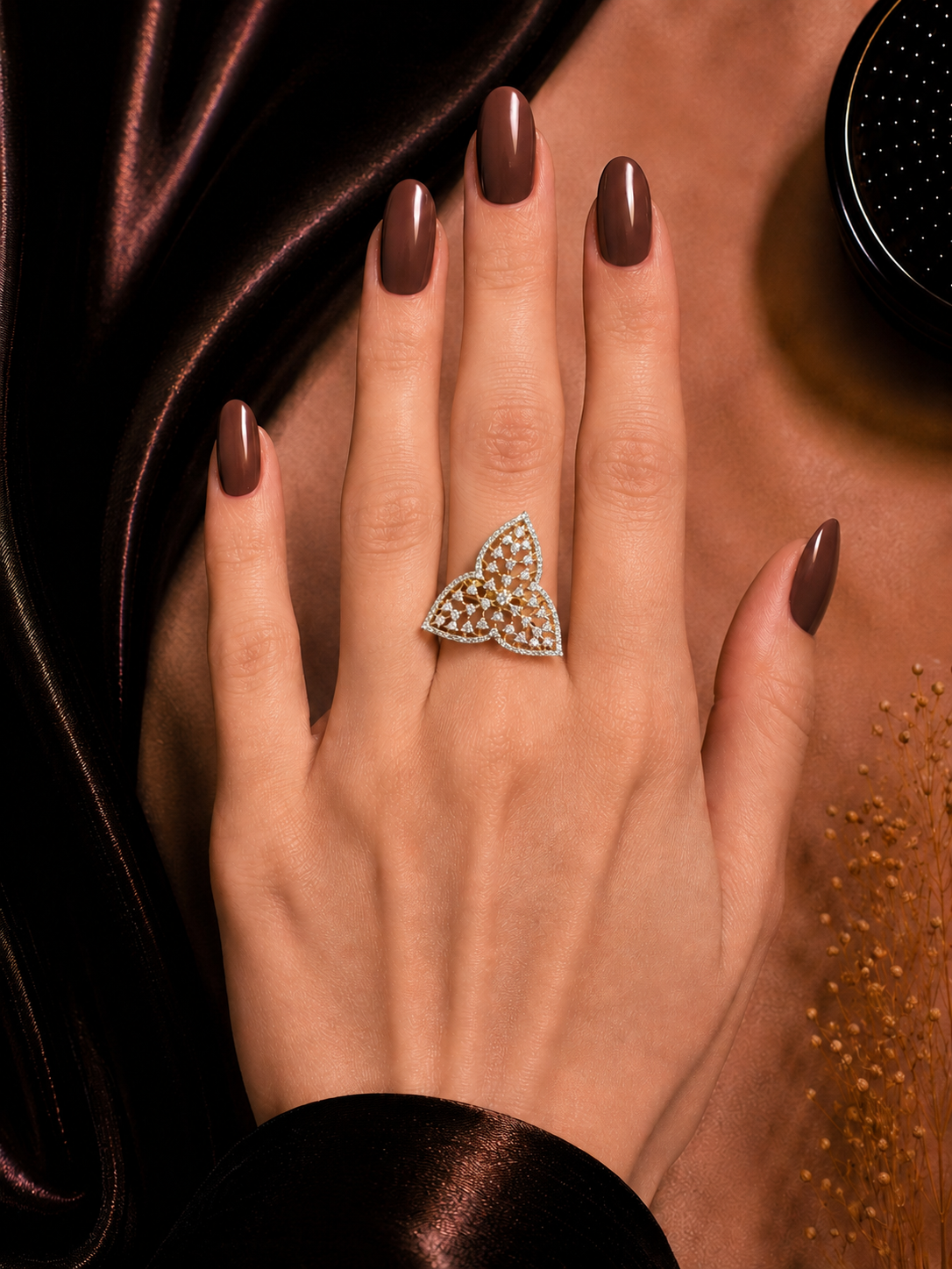 AURELIA TRIAGULAR GOLDEN DIAMOND RING