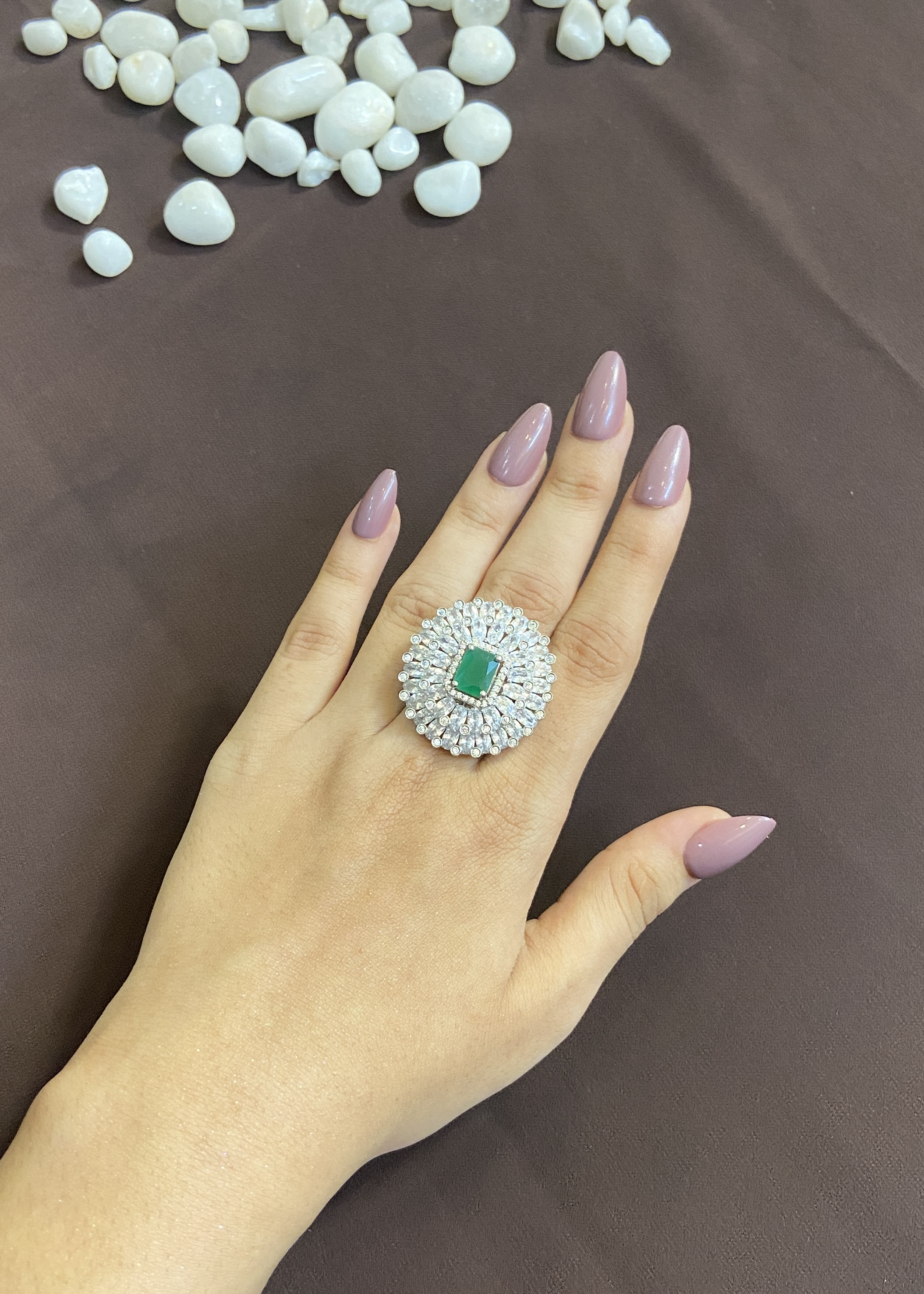 GREEN CENTRE STONE WITH WHEEL DIAMONDS BORDER RING
