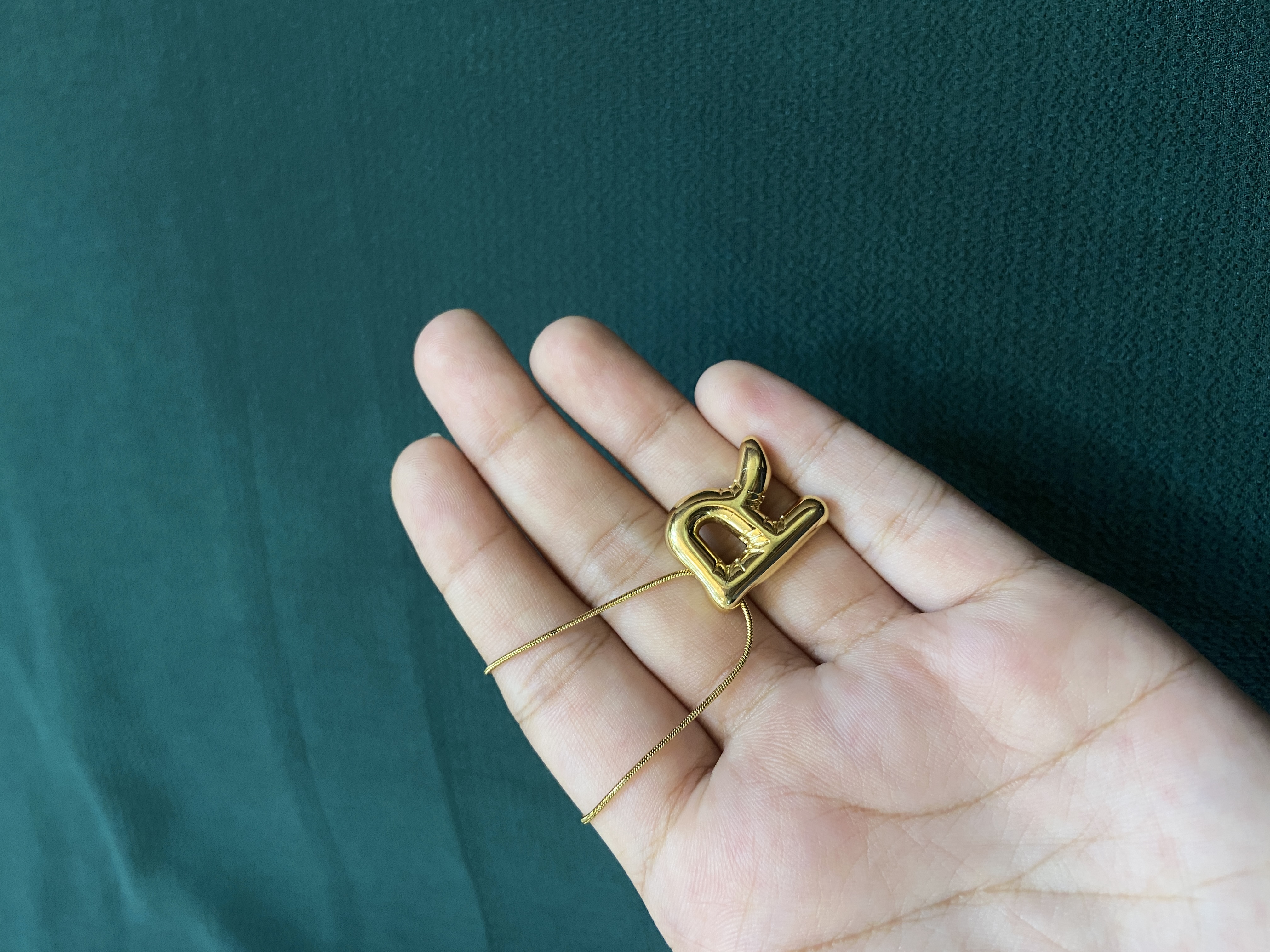 R INITIAL LOCKET WITH CHAIN