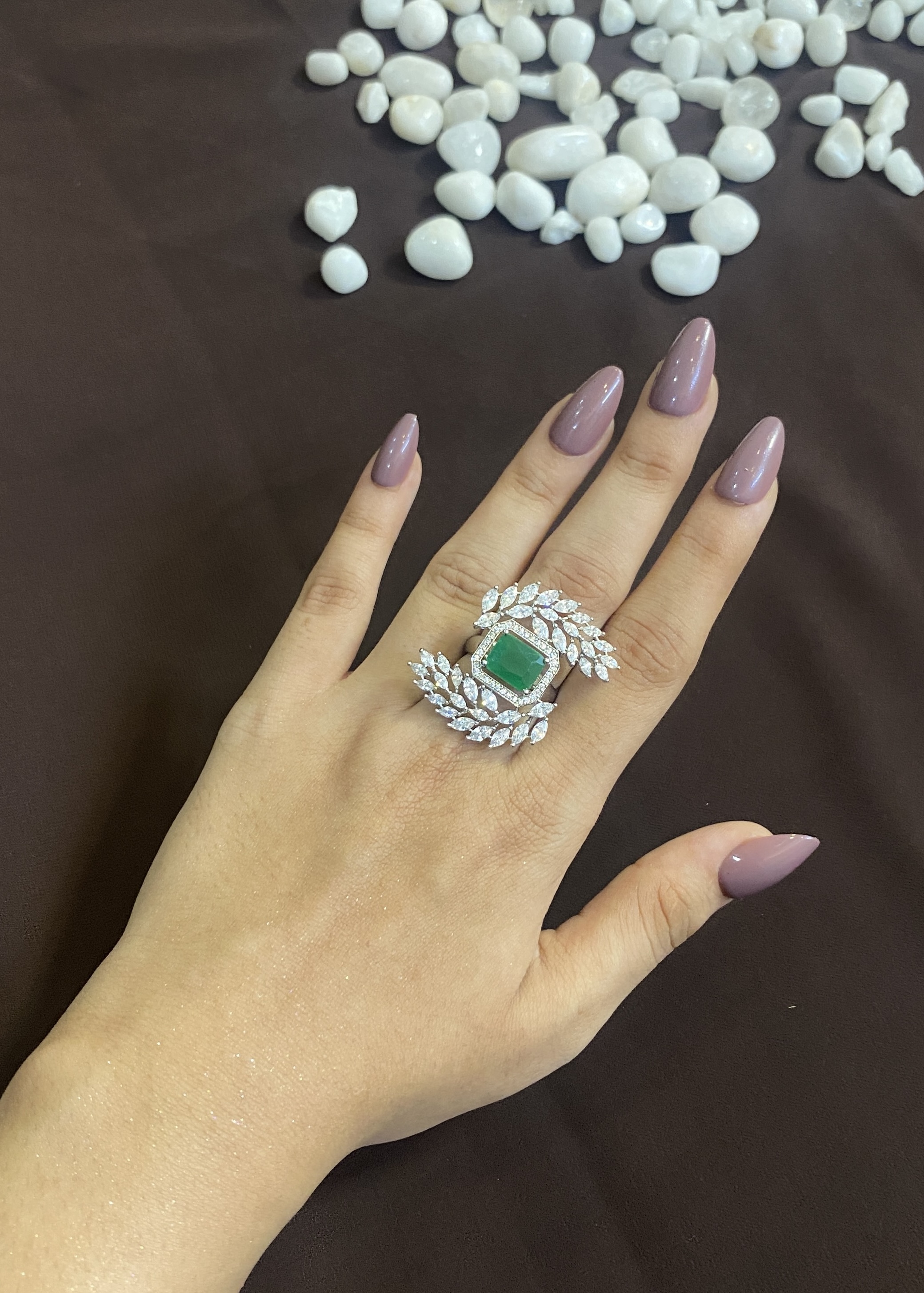 EMERALD STONES WITH SIDE DIAMOND RING