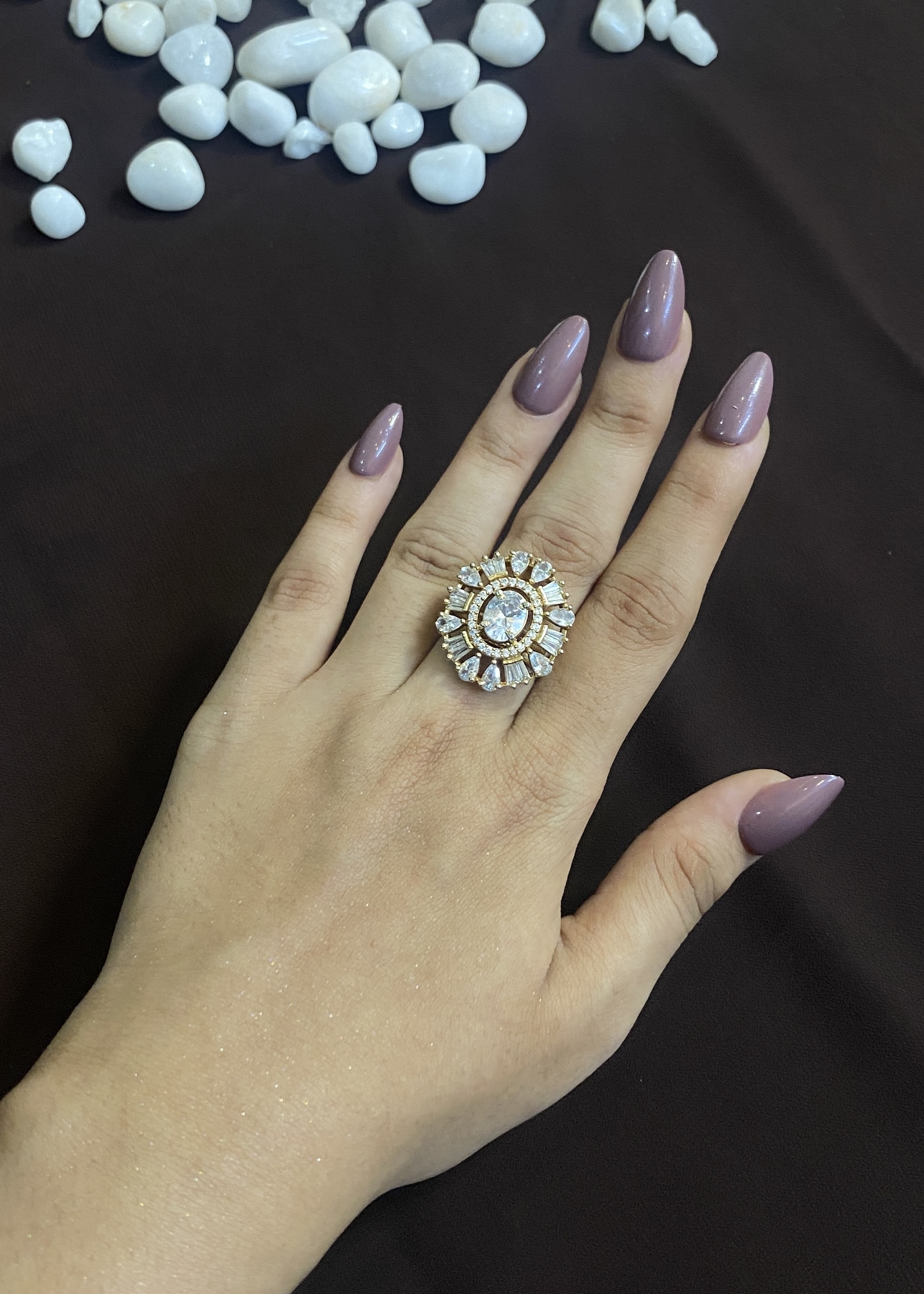 REGAL DIAMOND RING WITH CENTRE OVAL STONE