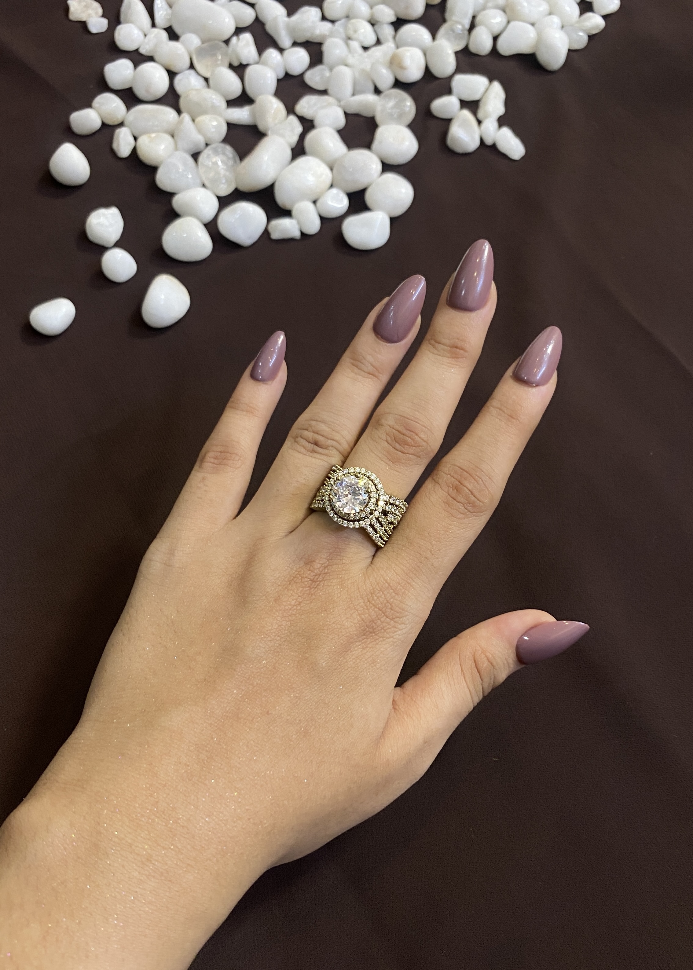 VICTORIAN SOLITAIRE DIAMOND WITH SIDE LINES RING