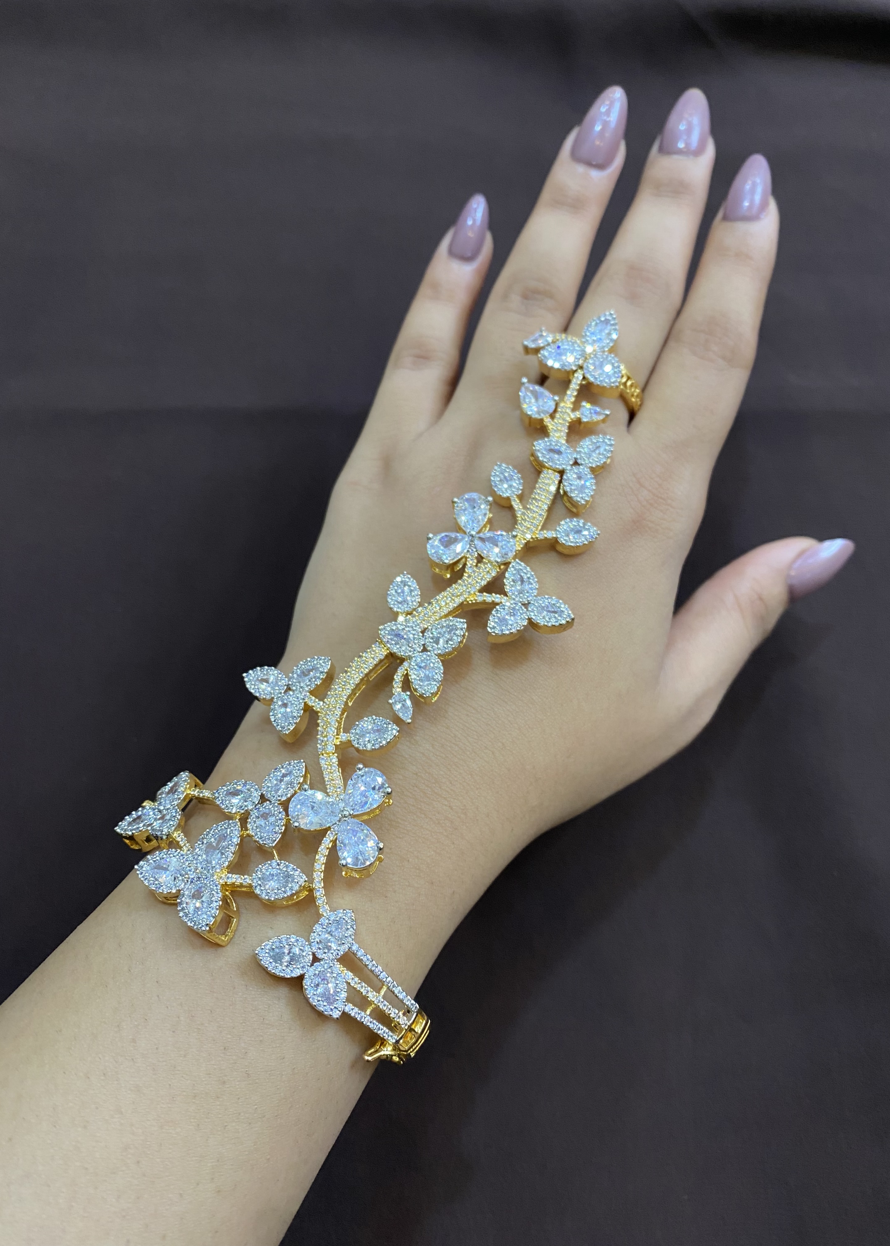 EXCLUSIVE FLORAL HAATH PAAN BRACELET