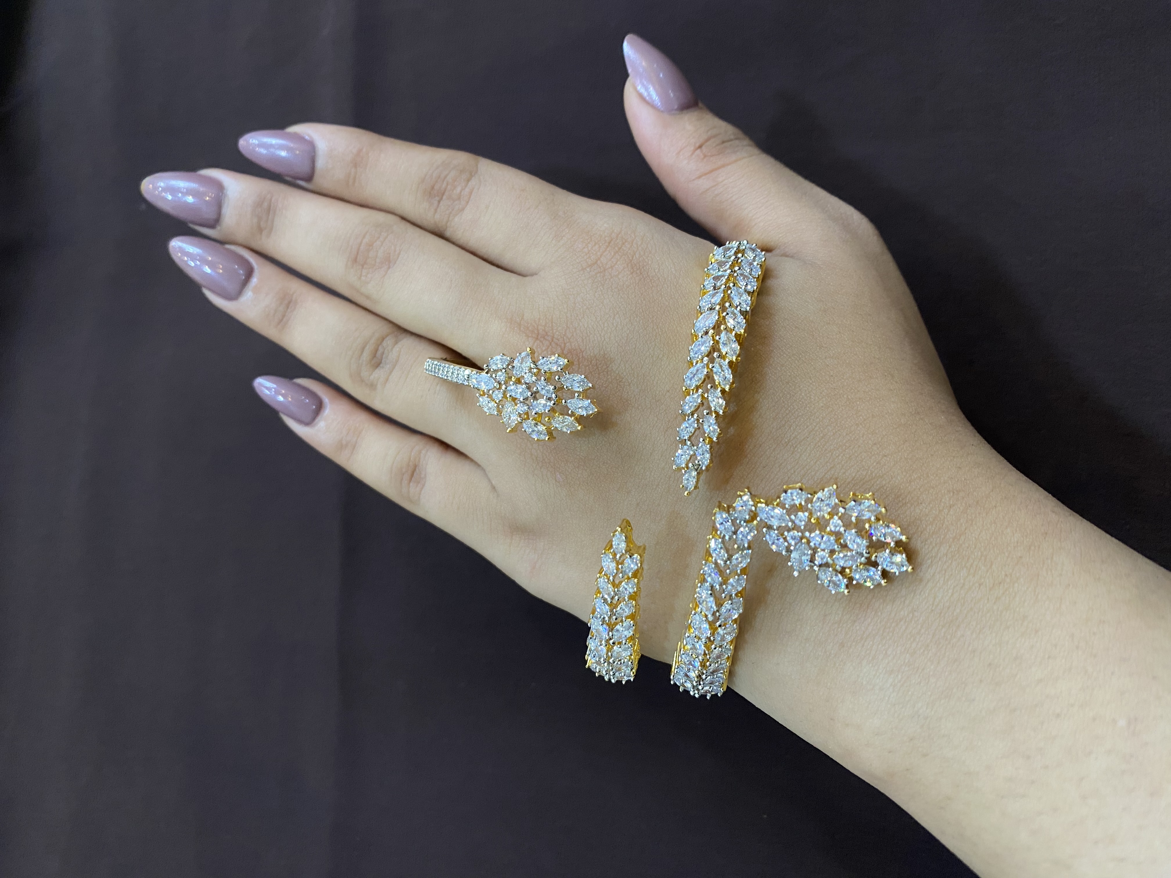 DIAMOND DESIGN PALM CUFF BRACELET