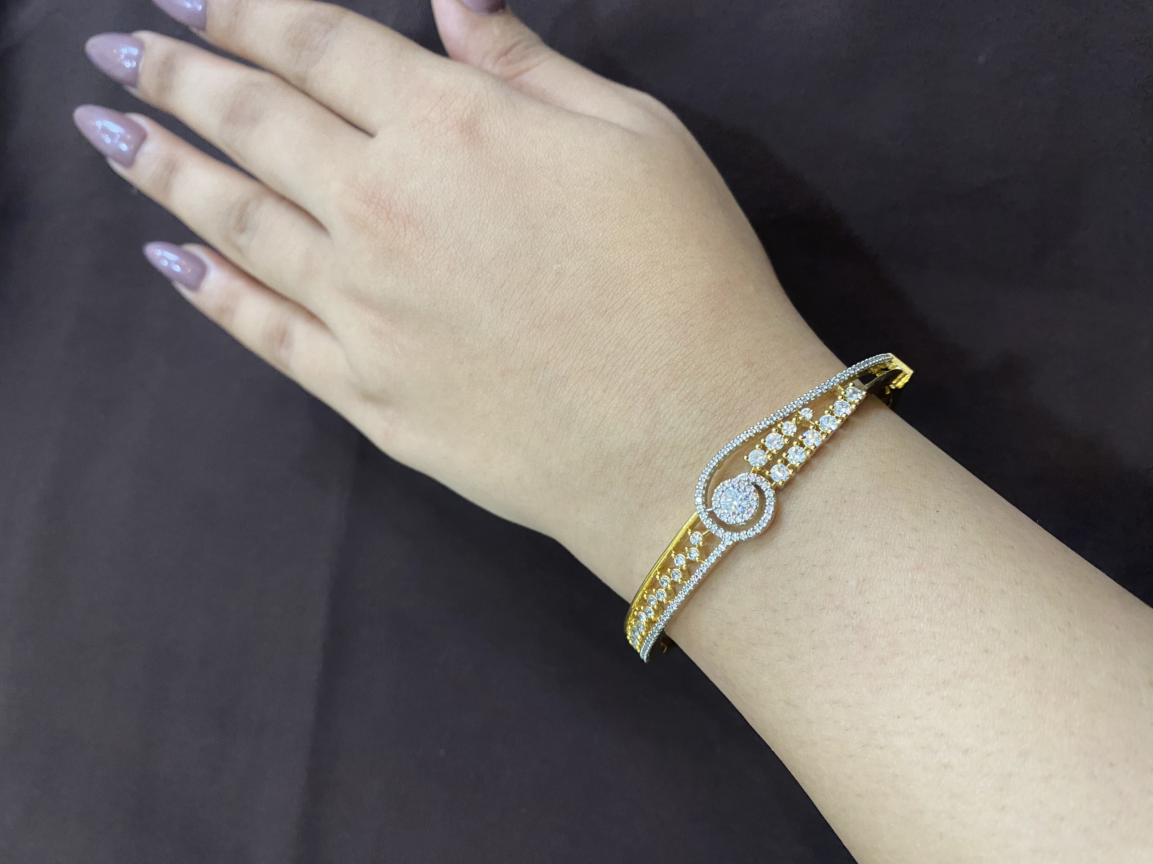 SOLITAIRE DIAMOND BRACELET WITH GOLD LINE