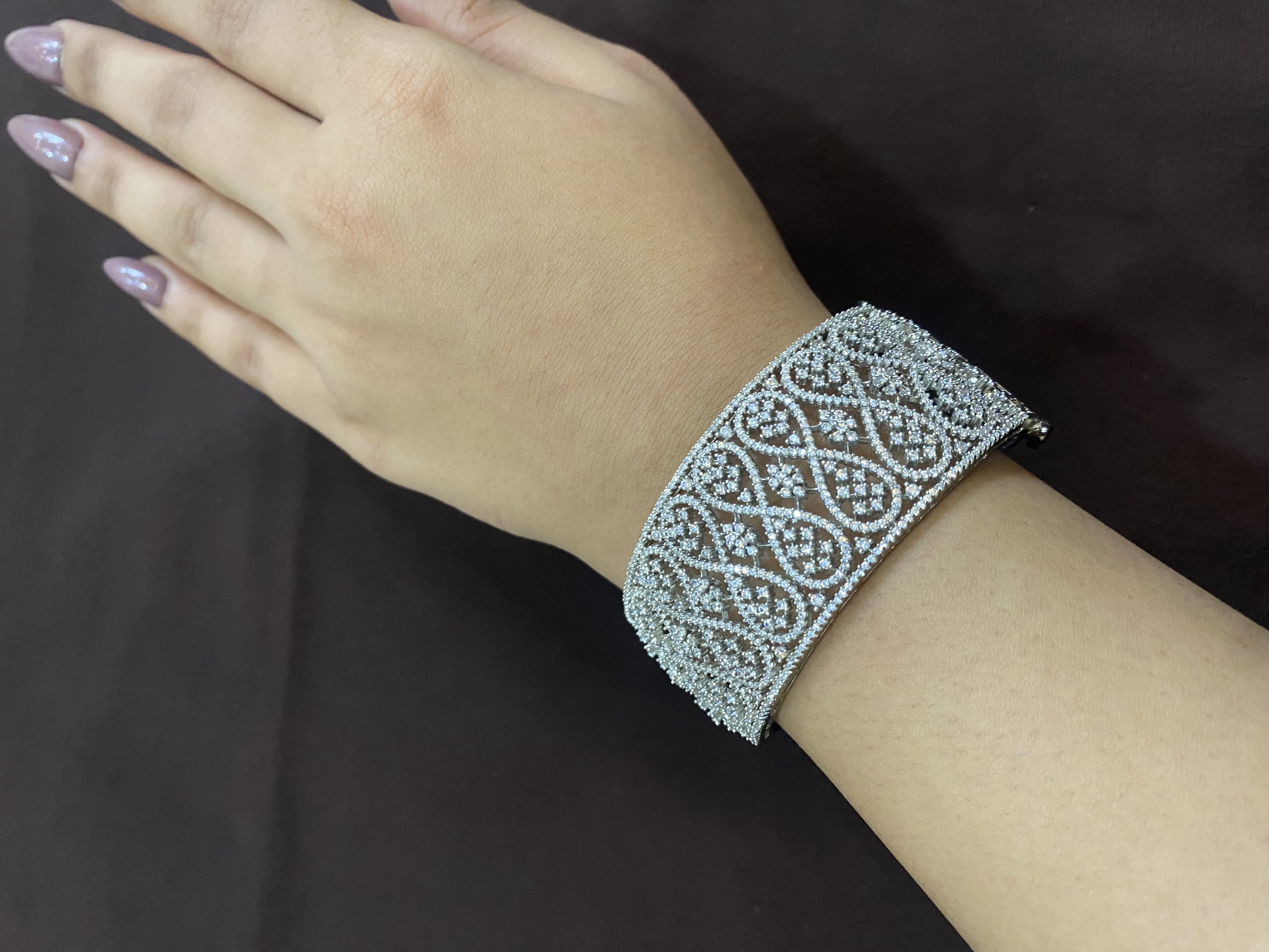 INFINITY DESIGN DIAMOND STUDDED BRACELET