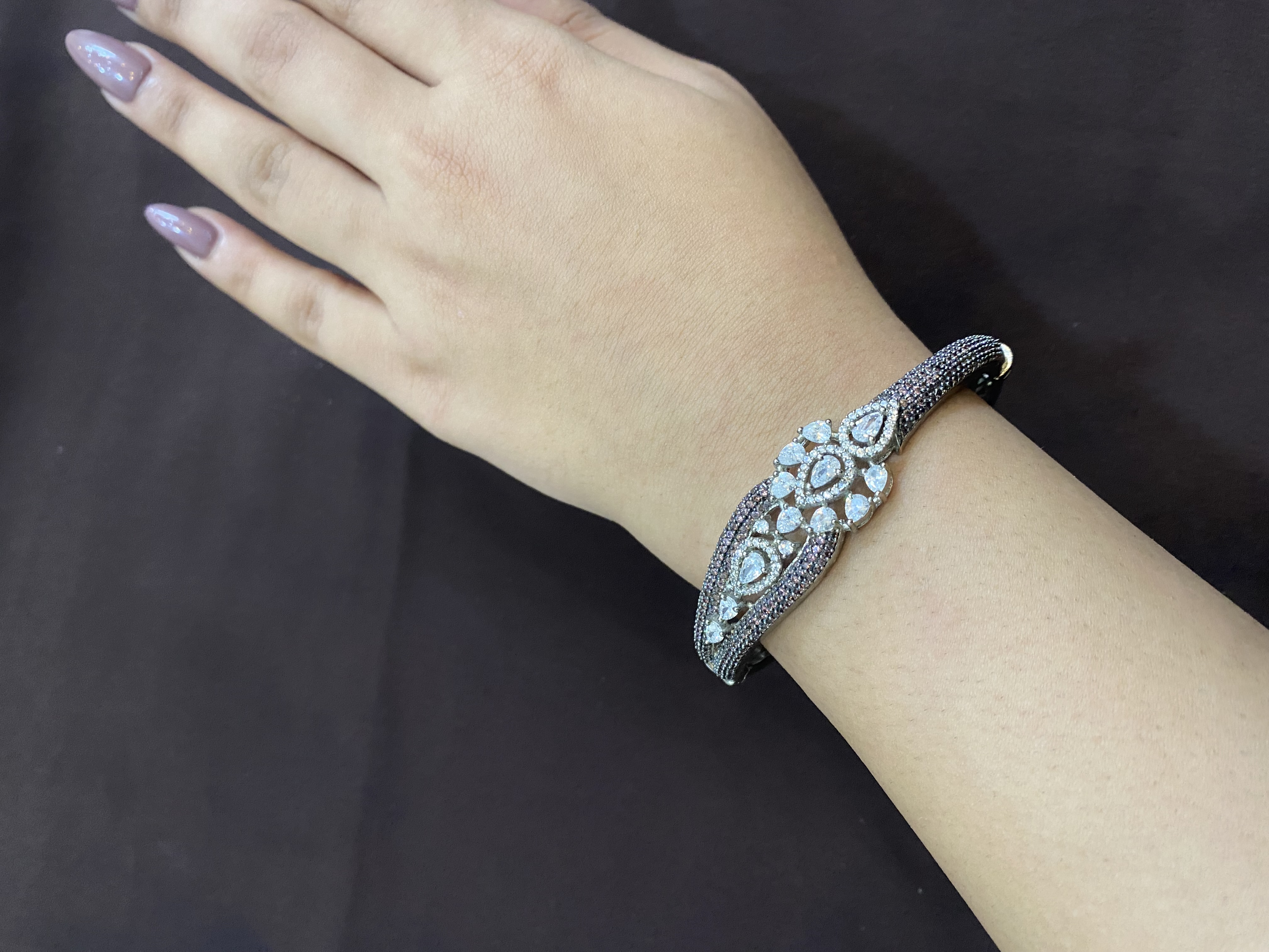 WINE NANO STONE SIMPLE & ELEGANT DESIGN BRACELET
